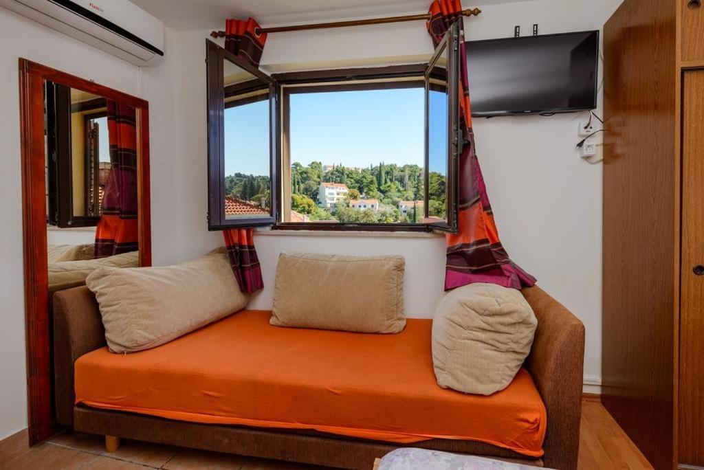 Fotografia z galérie ubytovania Apartment in Cavtat with sea view, balcony, air conditioning, WiFi (3686-3) v destinácii Cavtat