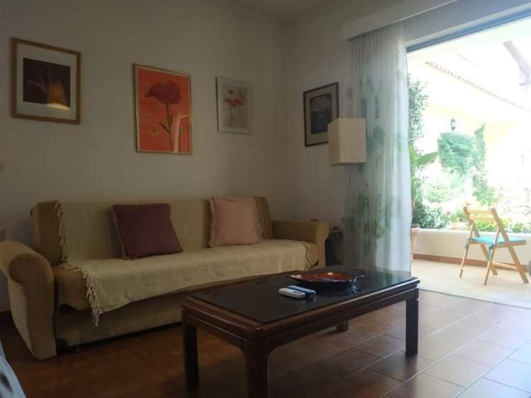 Violet Bedroom and Apartment - 5