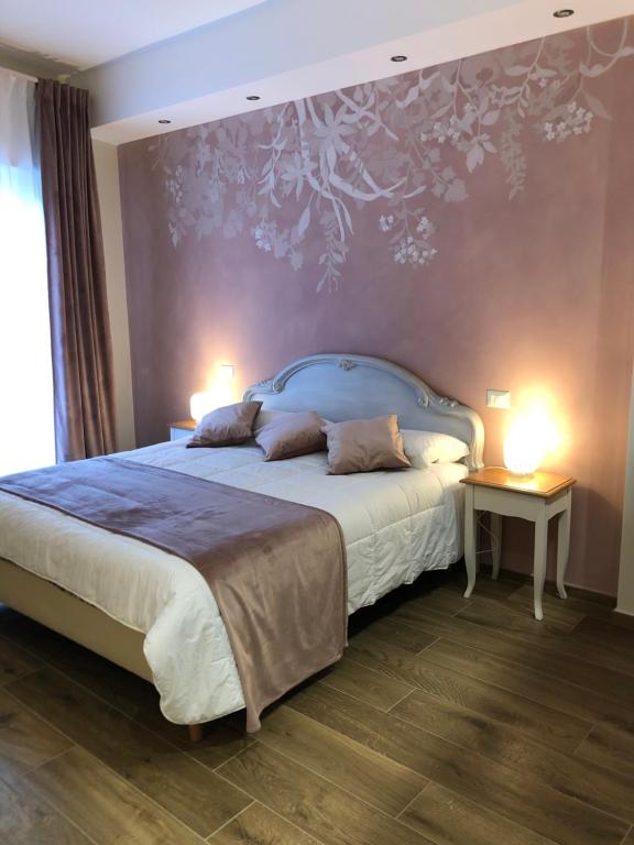Postel nebo postele na pokoji v ubytování CAVALIERE suite & rooms