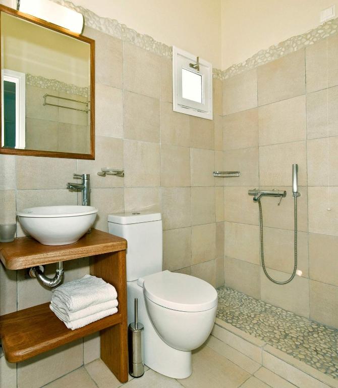 Vannituba majutusasutuses SPIROS & HIROKO Hotel - ADULTS ONLY