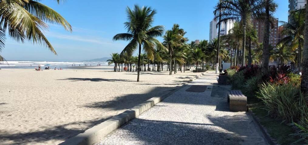  Apartamento encantador a 7 quadras da praia
