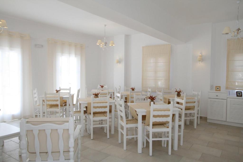 Foto Perissas asuva majutusasutuse SPIROS & HIROKO Hotel - ADULTS ONLY galeriist