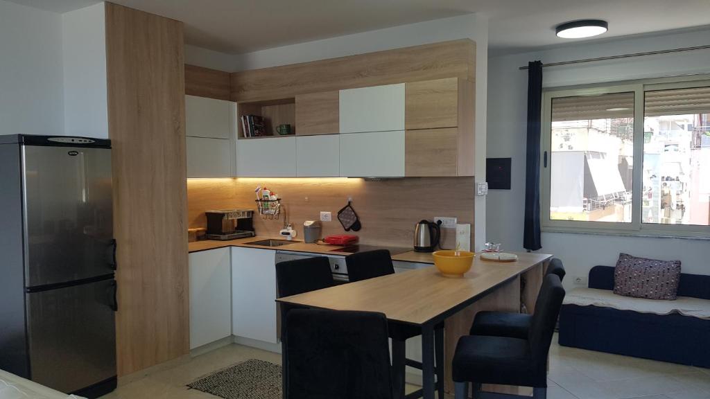M&I Beach Apartment with Sea View - Image 4