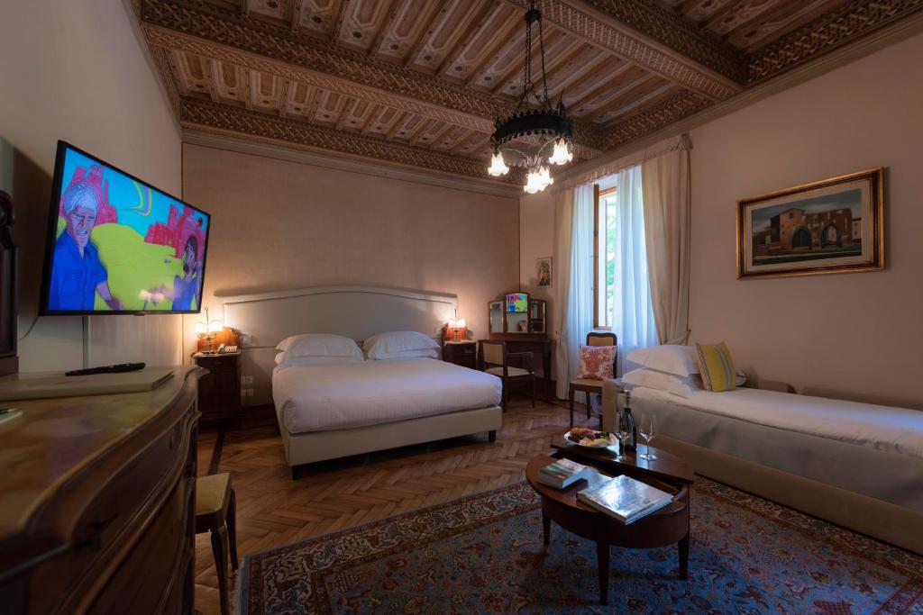 Postel nebo postele na pokoji v ubytování Villa Scacciapensieri Boutique Hotel