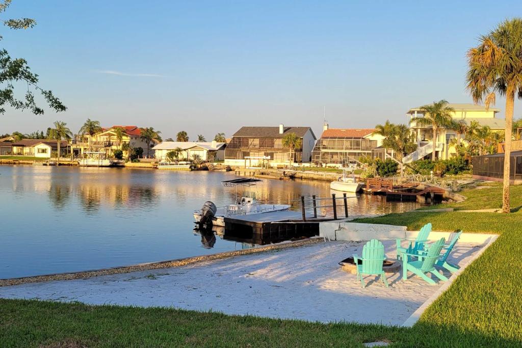 Holiday home Chic Waterfront Home with Pool, Beach and Gulf Access
