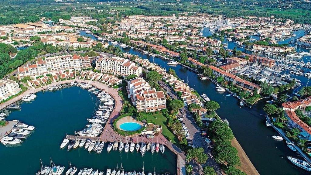 Boat Logement insolite dans le Golfe de Saint Tropez, Cogolin, France -  Booking.com