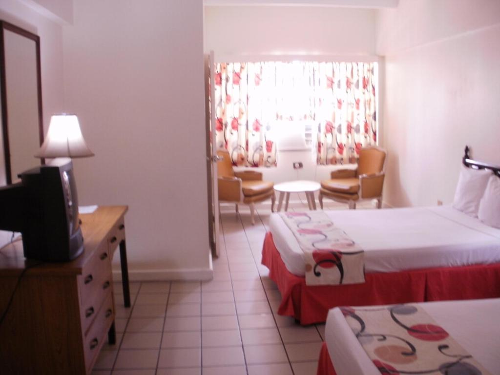 Postel nebo postele na pokoji v ubytování Pineapple Court Hotel