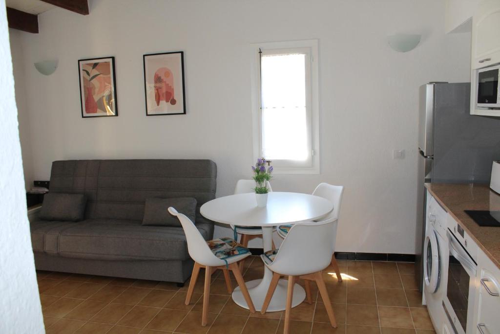 Apartamento con Piscina en Ciudadela, Cala en Blanes, Cala en ...