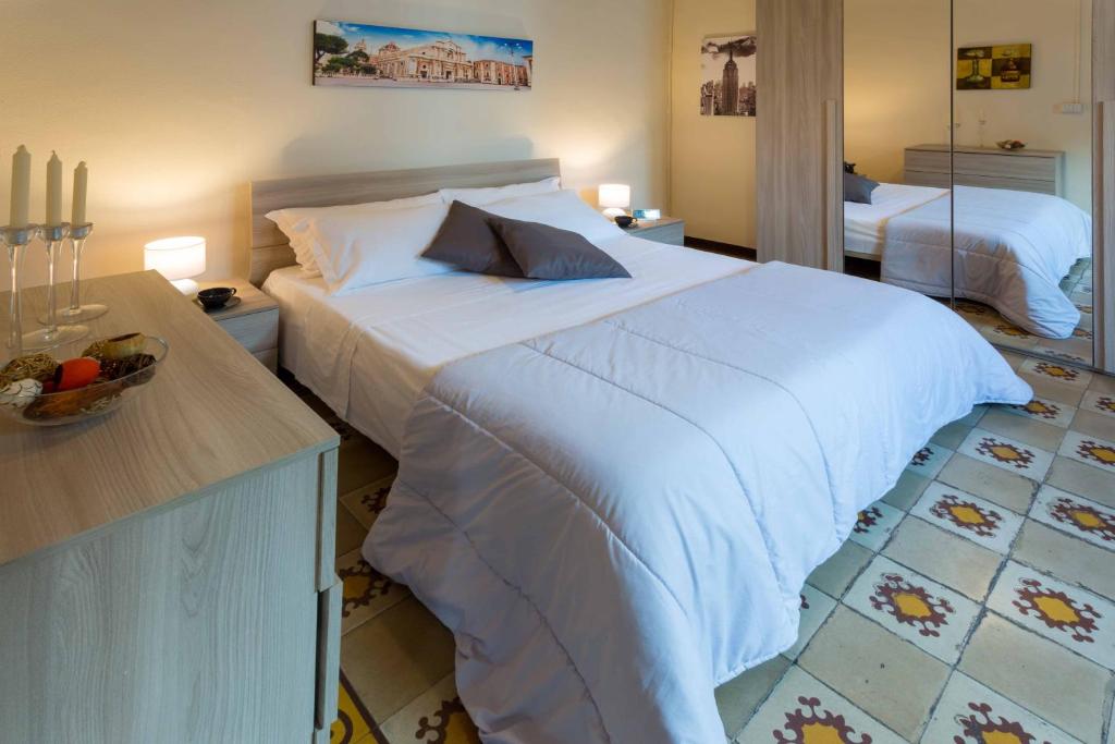 Posteľ alebo postele v izbe v ubytovaní Siciliabedda Catania Holiday House