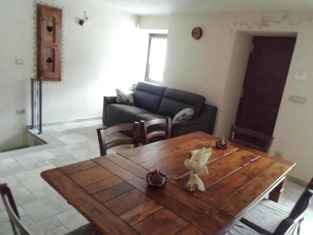 Zdjęcie z galerii obiektu CASA VACANZE CLO 3 CAMERE 2 BAGNI w Aoście