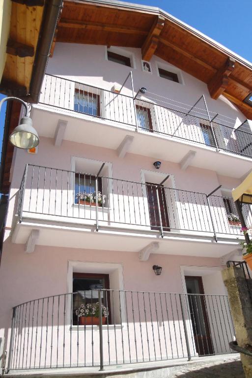 Zdjęcie z galerii obiektu CASA VACANZE CLO 3 CAMERE 2 BAGNI w Aoście