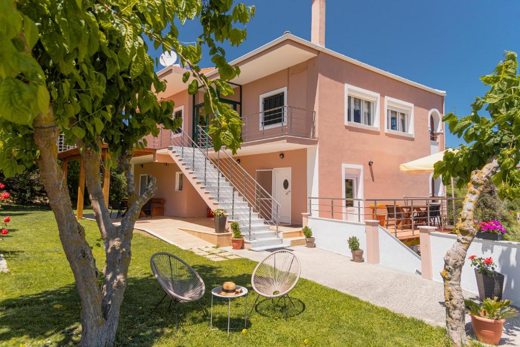 an image of a villa with a house at Villa Eleftheria in Vitalades