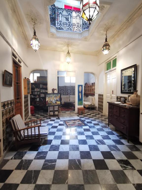 Un lugar para sentarse en Bayt Alice Hostel