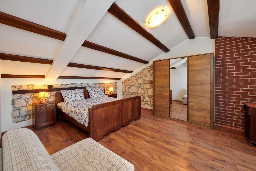 Łóżko lub łóżka w pokoju w obiekcie Holiday home in Medulin/Istrien 9006