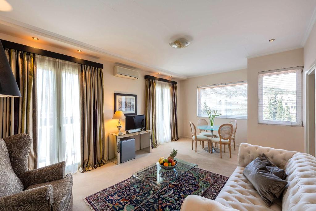 Best Western Plus Embassy Hotel - Resim 24