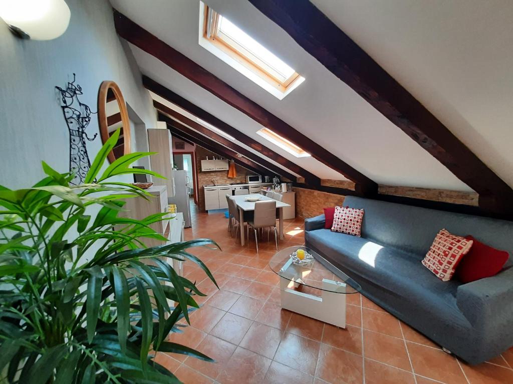 a living room with a couch and a table at Bed & Breakfast La Mansarda in Naples