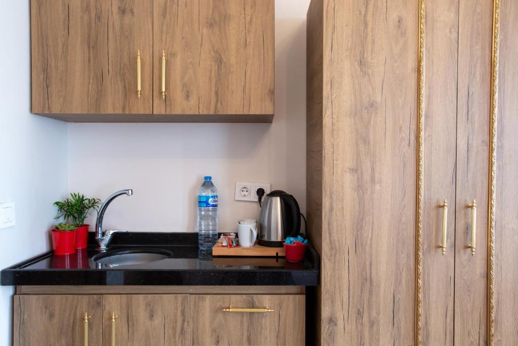 Kuchyň nebo kuchyňský kout v ubytování April Story Apart Hotel