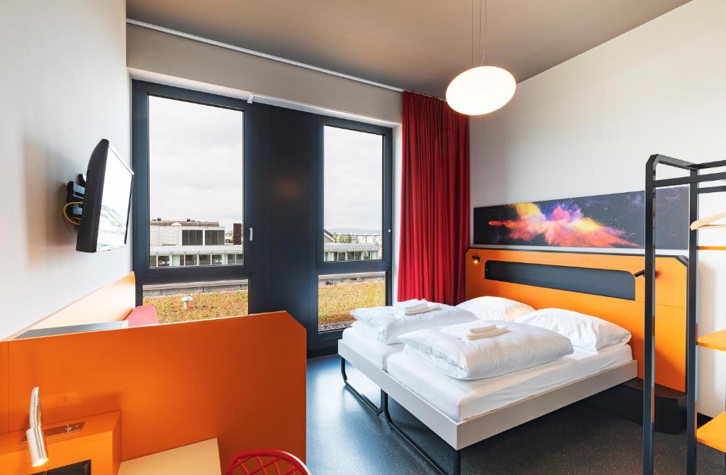 Postel nebo postele na pokoji v ubytování MEININGER Hotel Genève Centre Charmilles