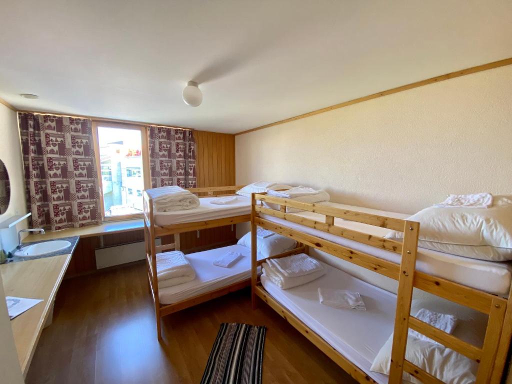 Postel nebo postele na pokoji v ubytování Tignousa logement de groupes et individuels