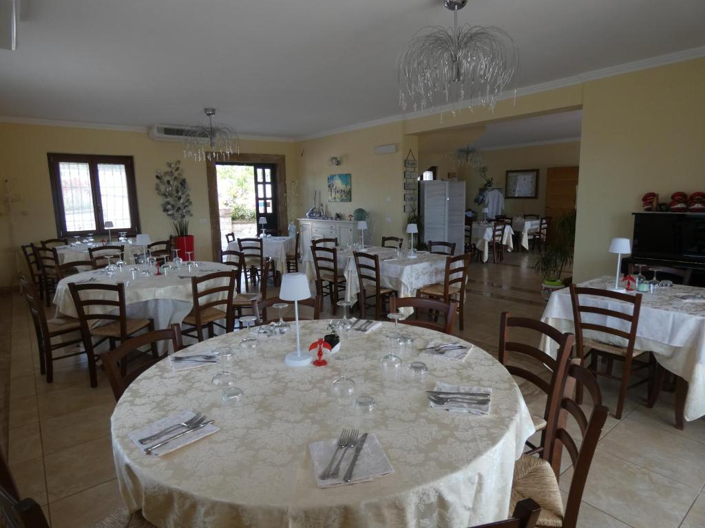 TV a/nebo společenská místnost v ubytování I Due Melograni Agriresort