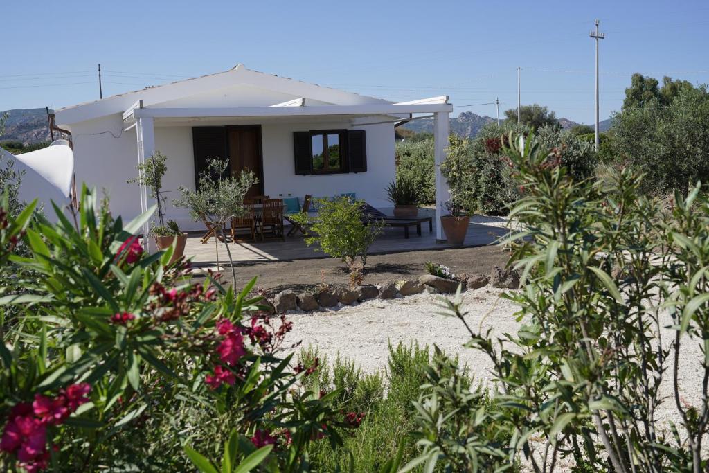 A garden outside Villa da Luciana