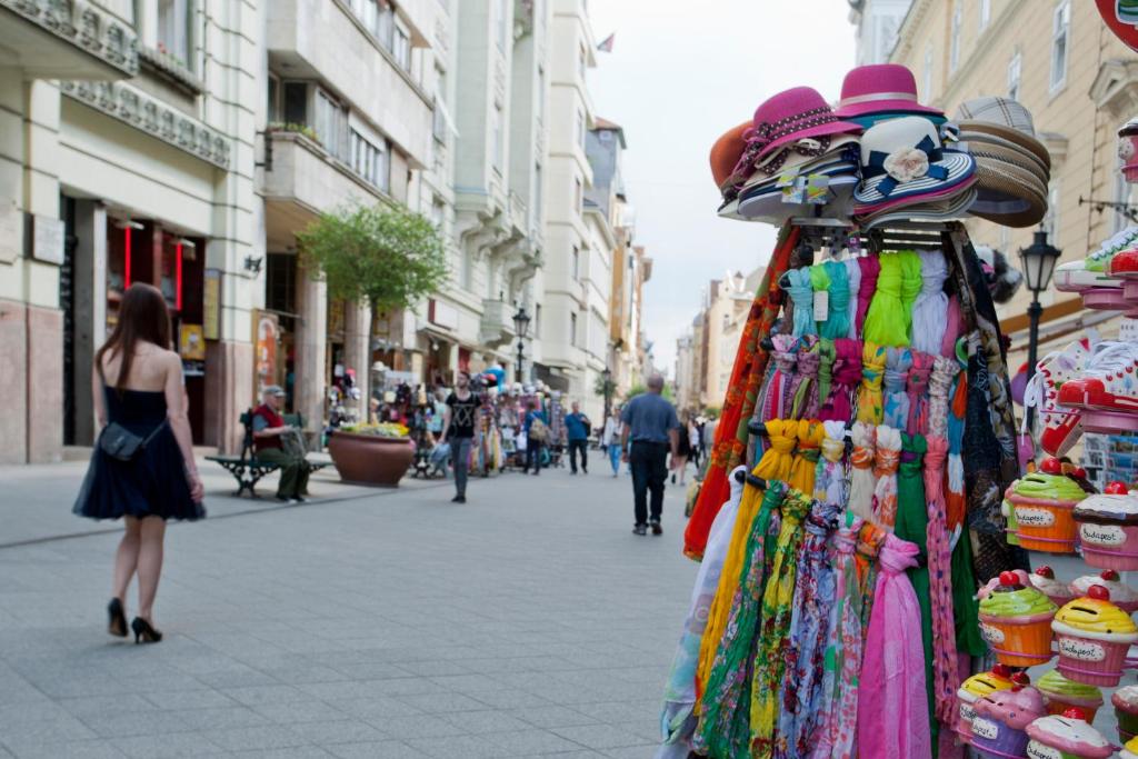 Hungarian Souvenir vendégei