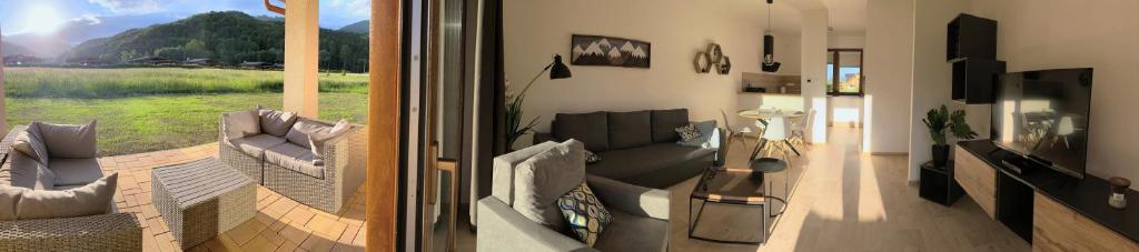 TV a/nebo společenská místnost v ubytování Panorama Home Valča