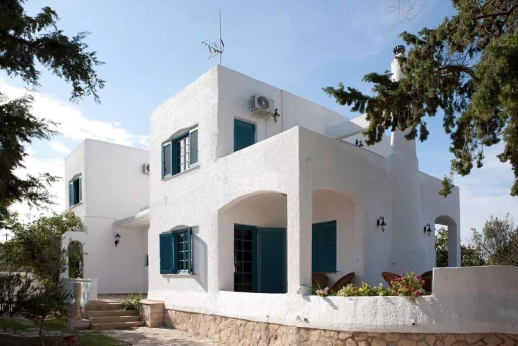 The building in which A villát is located