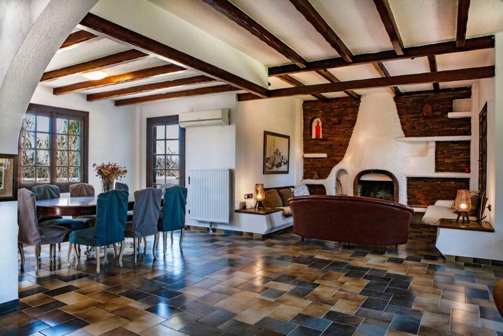 A seating area at Villa Velissarios: wonderful villa next to beach