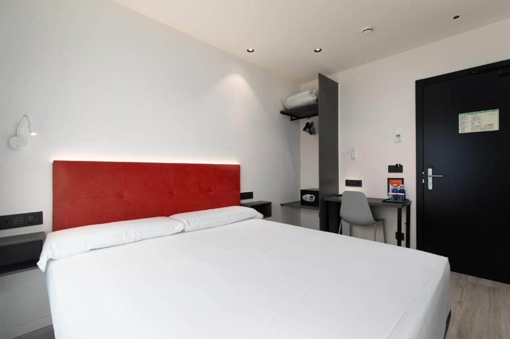 Arena Zone Hotel - Standard King Room