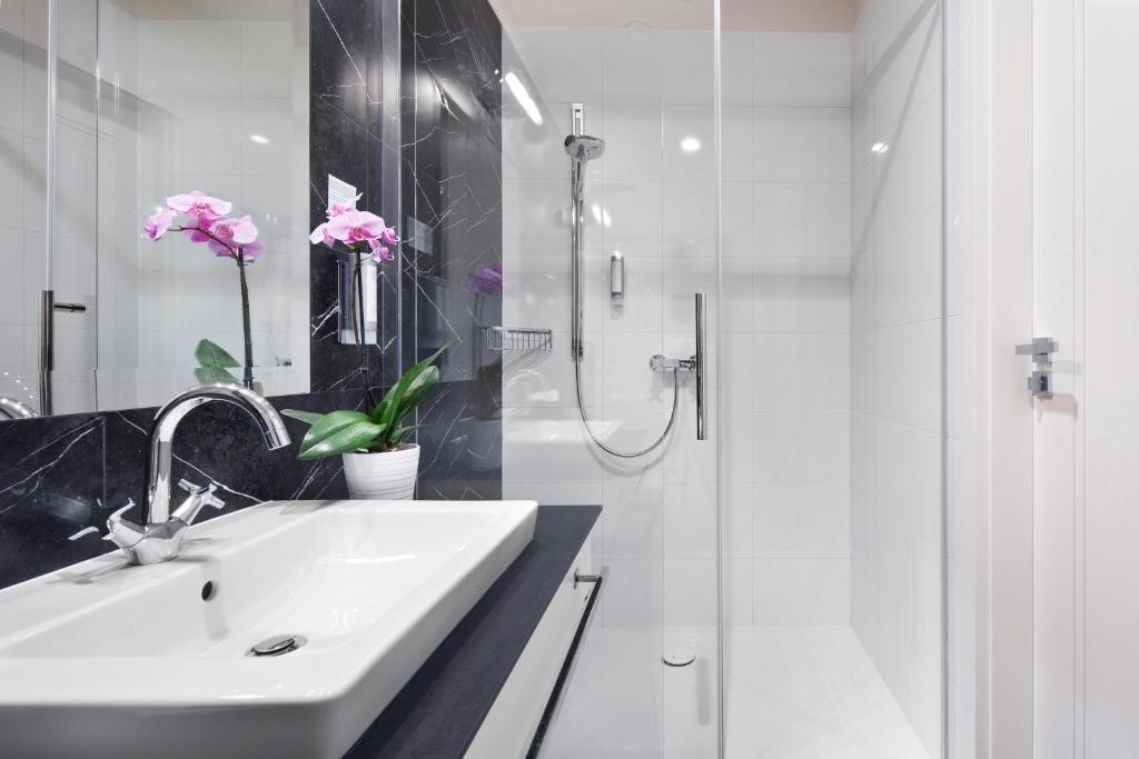 Wyndham Grand Krakow Old Town - Deluxe Room With Two Single Beds, Non-Smoking