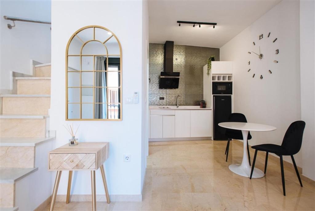 Kuchnia lub aneks kuchenny w obiekcie Guardamino Dúplex Suite Apartment