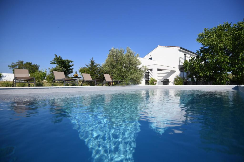Basen w obiekcie Villa Blackwood ZadarVillas lub w pobliżu