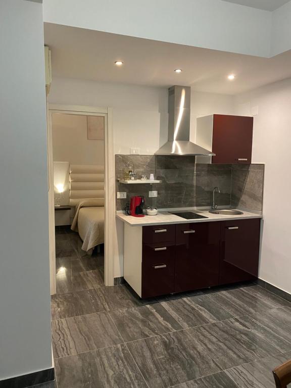 Kuchyň nebo kuchyňský kout v ubytování IG-Tysandros Hotel Apartments