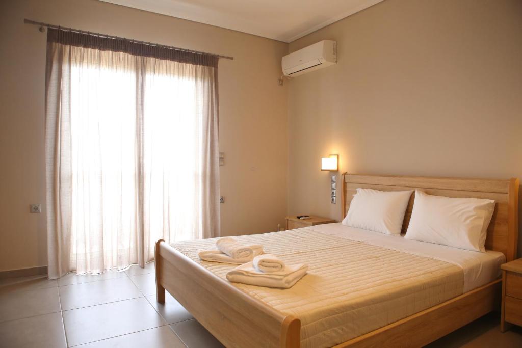 Posteľ alebo postele v izbe v ubytovaní Lefkada Dikran's Guest House