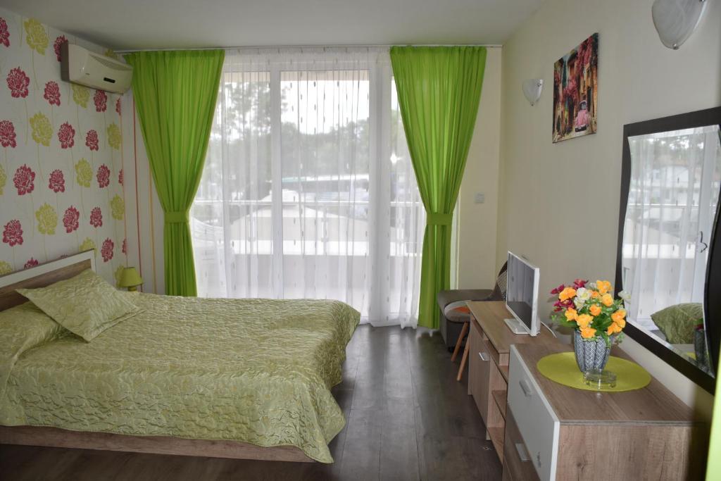 Postel nebo postele na pokoji v ubytování Hotel Sea Star Приморско