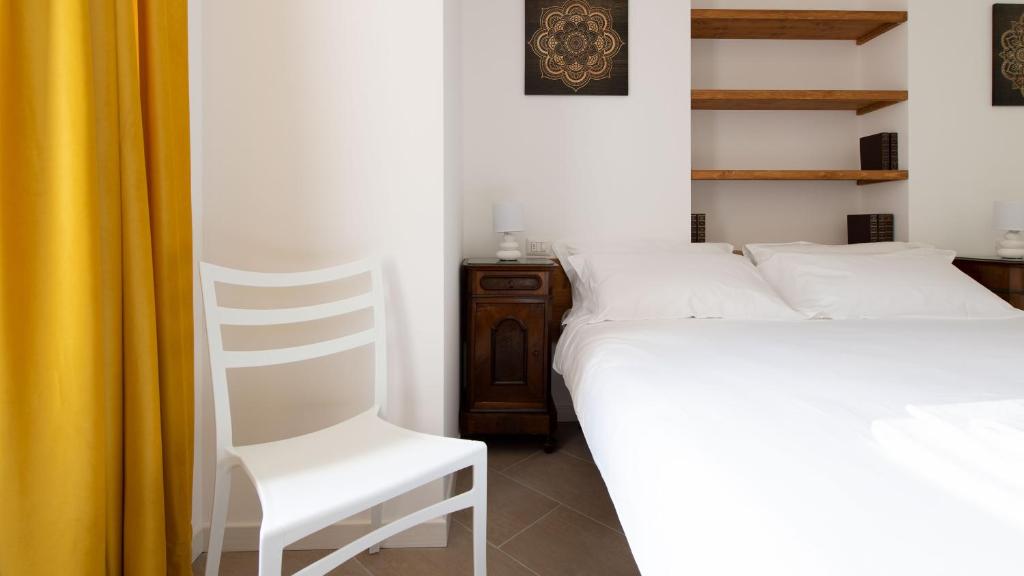 A bed or beds in a room at Italianway - Villa Tola
