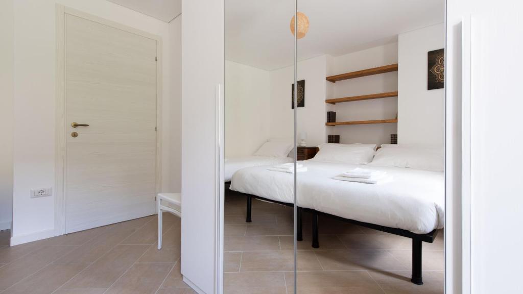A bed or beds in a room at Italianway - Villa Tola