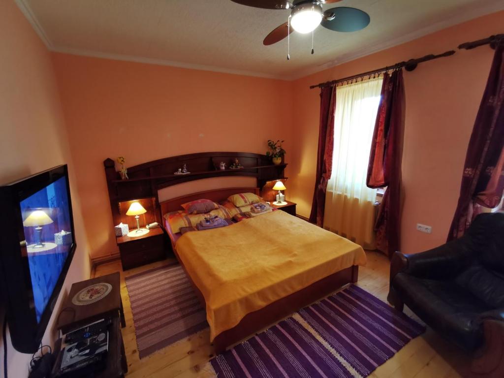 Postel nebo postele na pokoji v ubytování Katica Vendégház Somogyvár - Ladybird Villa Somogyvár