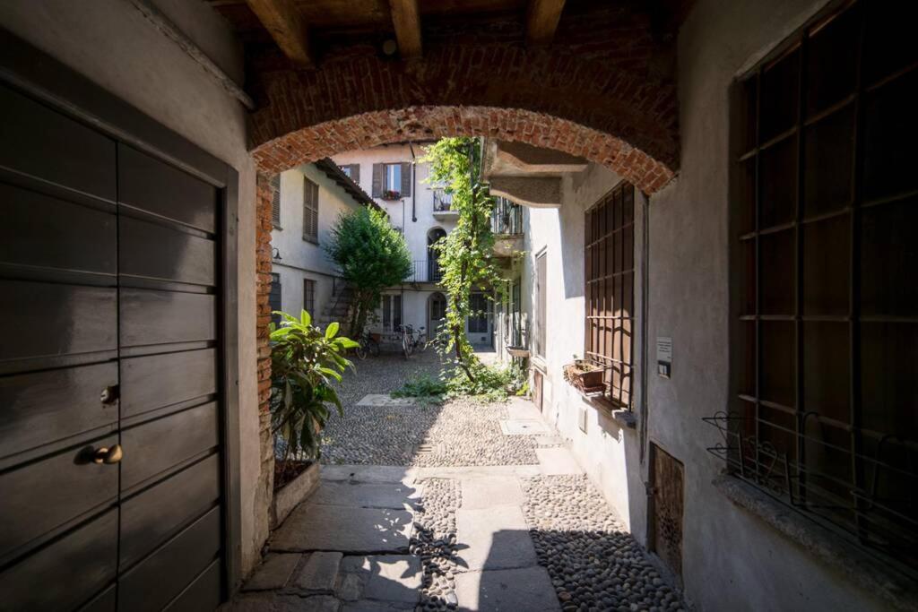 Vonkajšia záhrada v ubytovaní HBHALL Navigli 2 Apartment