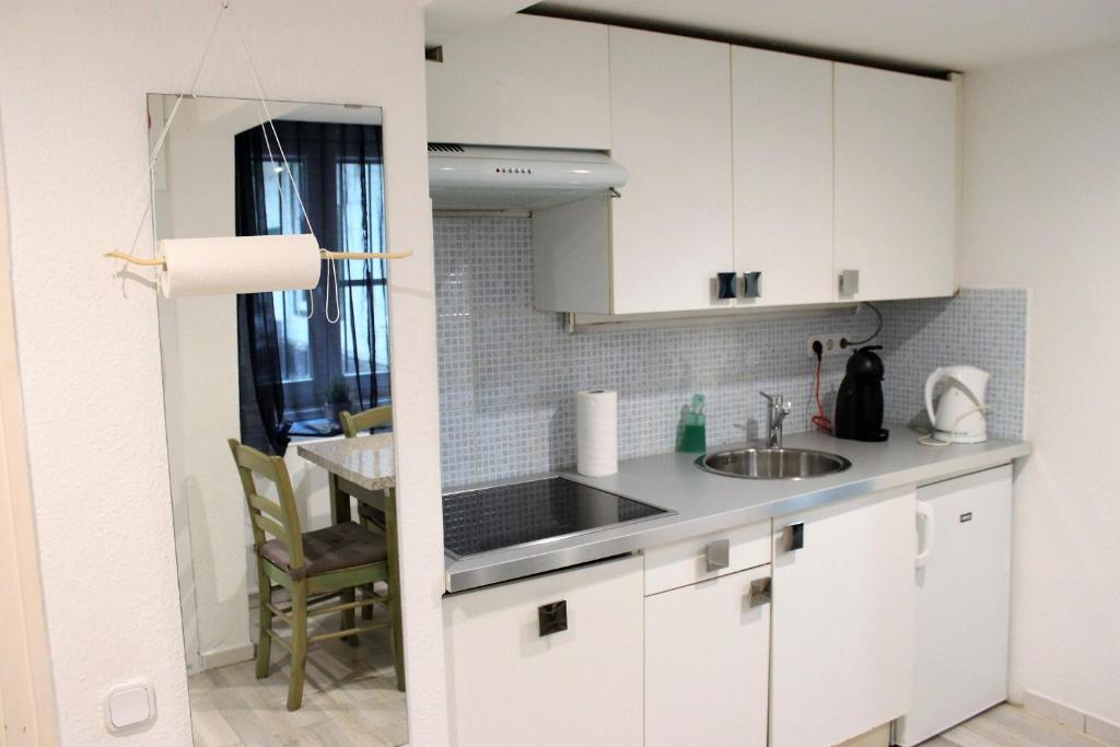 A kitchen or kitchenette at Budapest Easy Flat Opera