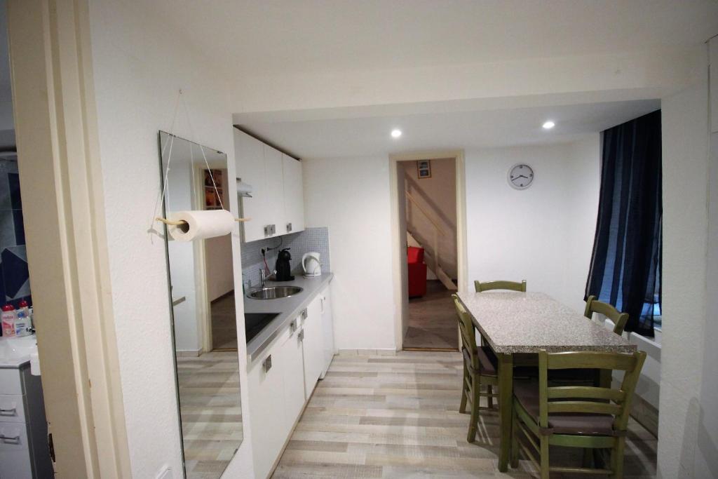 A kitchen or kitchenette at Budapest Easy Flat Opera