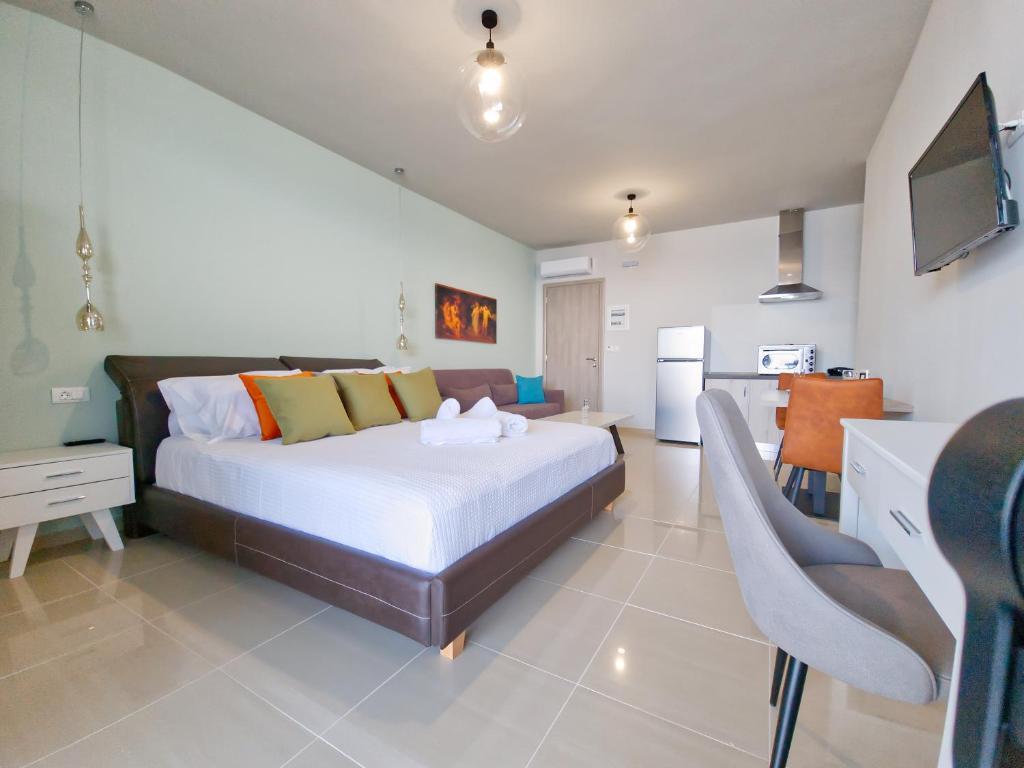 Epipleon Luxury Suites -105- Δωμάτιο 35τμ με βεράντα 35τμ μπροστά στη θάλασσα