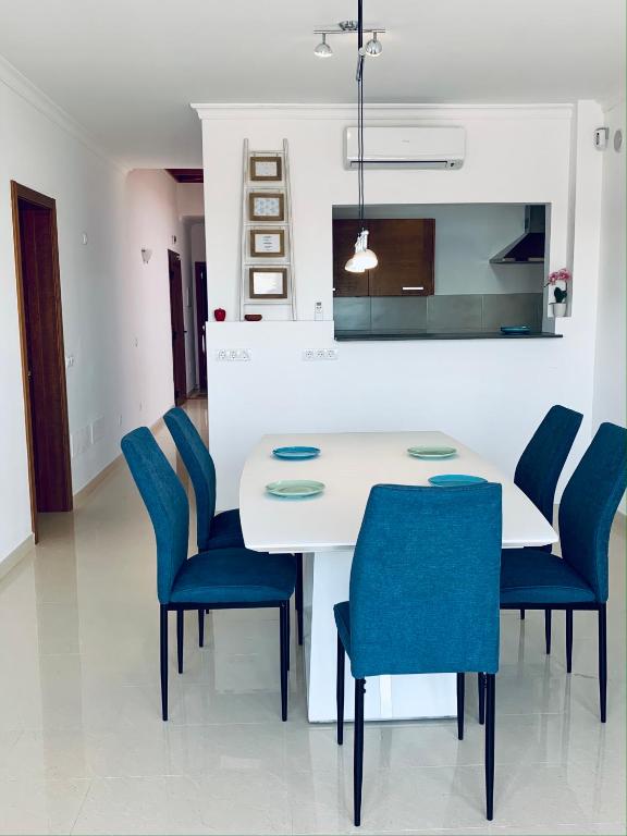 Posezení v ubytování Villa 64, Vista Lobos, private heated pool x jacuzzi, Playa Blanca