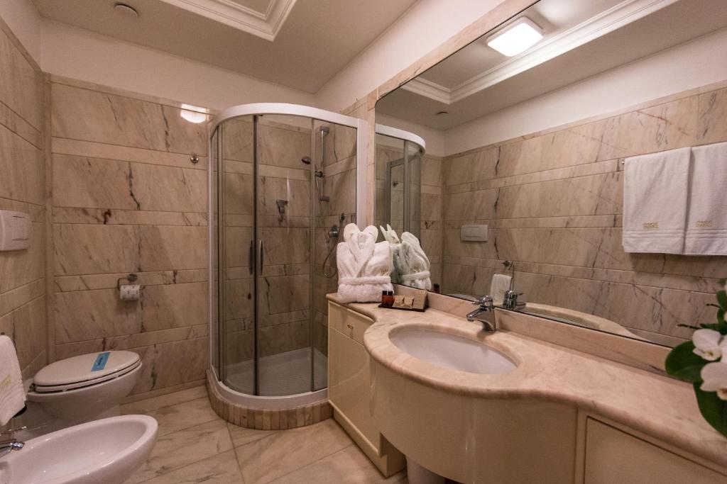 Koupelna v ubytování LH Hotel Domus Caesari