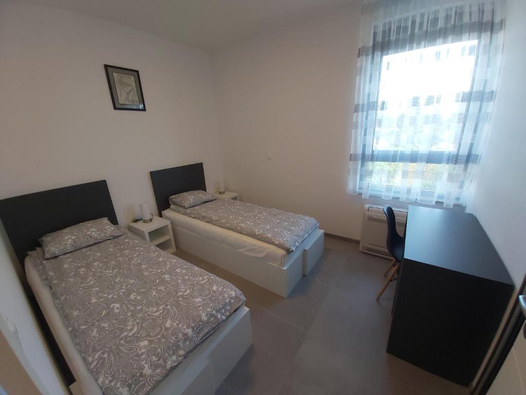 Posteľ alebo postele v izbe v ubytovaní Sun Rays Apartments