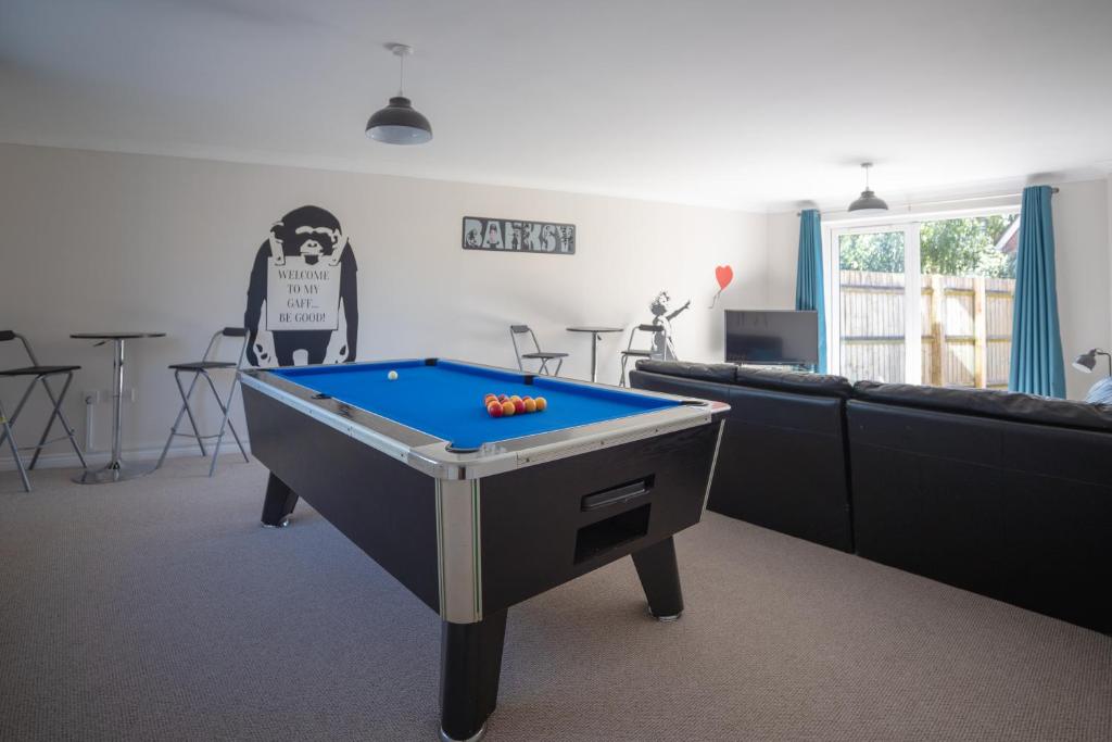 a room with a pool table in the middle at Finch House by RentMyHouse in Bullingham