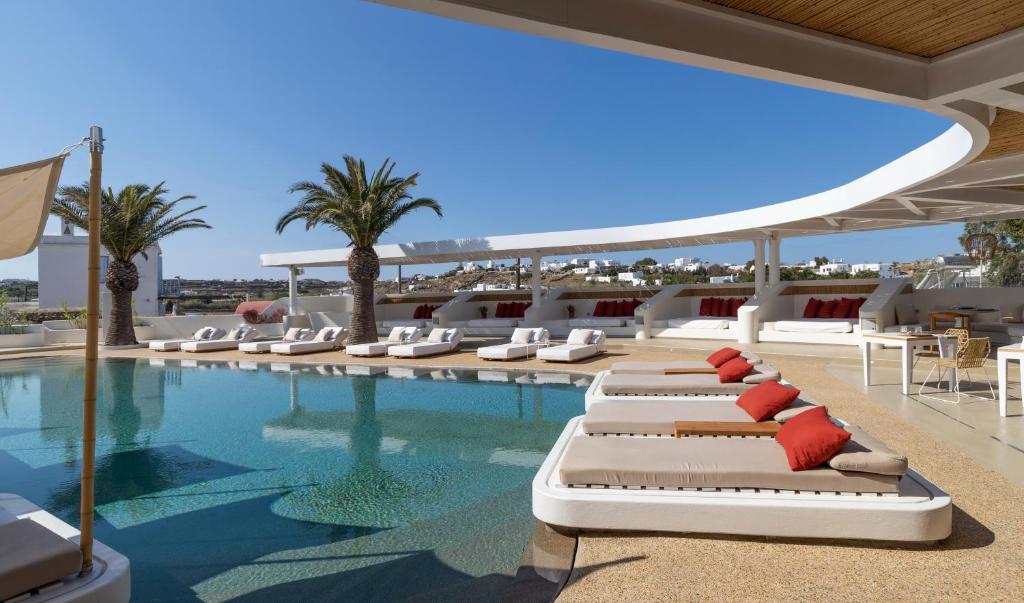 Bazén v ubytování Andronikos Hotel nebo v jeho okolí