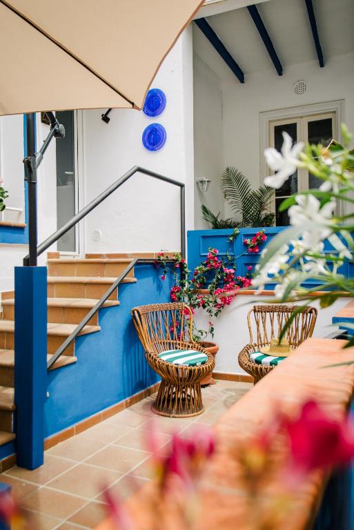 A seating area at 1840 Apartments Sitges by Suma Hotels