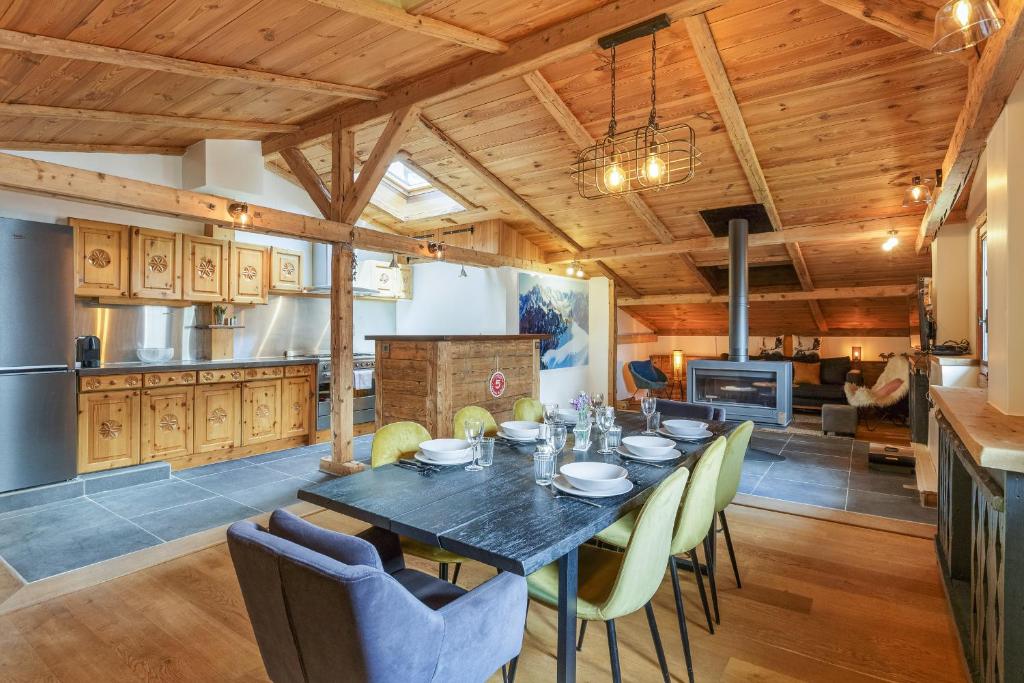 a kitchen and dining room with a table and chairs at Le Beaulieu - Happy Rentals in Chamonix-Mont-Blanc